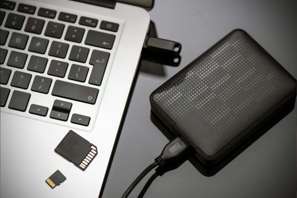 sauvegarde sur divers supports tels qu'une clé USB, une carte mémoire ou un disque externe